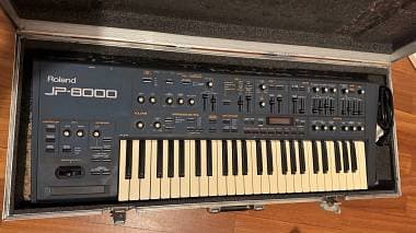 Roland JP800 + banks AURA Plugins + Interfaccia MIDI