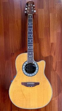 Ovation CELEBRITY chitarra elettroacustica amplificata (anni '90)