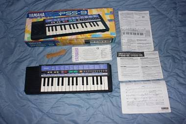 Yamaha PSS-9 PortaSound vintage completa di scatola, manuali e spartiti