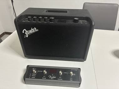 Vendo-scambio Fender GT 40 + pedaliera MGT4
