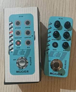 Mooer E7 Polyphonic Guitar Synth