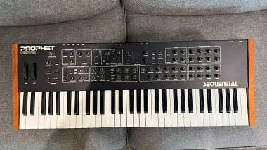 Sequential Circuits Prophet Rev 2 8 voci
