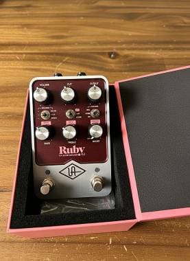 UAFX Universal Audio Ruby 63 Top Boost Amplifier