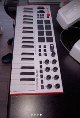 Akai MPK MINI PLUS 37 TASTI