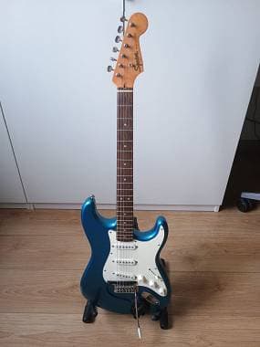 Squier by Fender con incluso Pickup Esafonico GK3