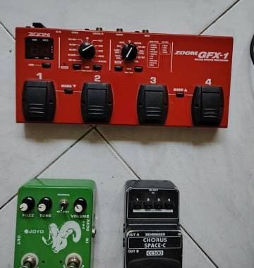 Pedali, custodie, testata, switch