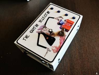 Selettore 4 Chitarre (stompbox con controllo MIDI)