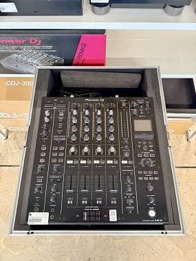 Pioneer DJ DJM A9 + FLIGHT CASE