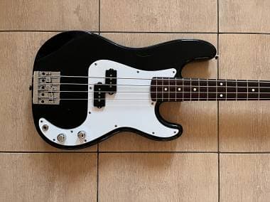 Fender Precision MIJ Medium Scale 32