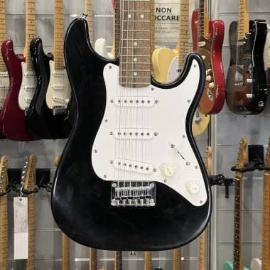 SQUIER - STRATOCASTER MINI BLACK