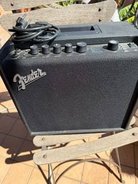 Fender MUSTANG LT25