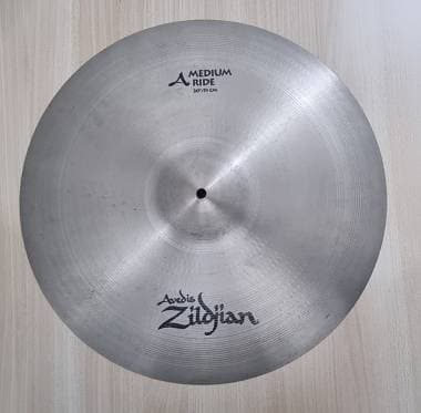 Piatto Zildjian Avedis Medium Ride 20
