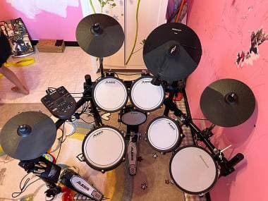 Batteria elettronica Alesis Surge Mesh + Alesis Nitro Amp