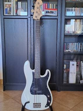 Squier by Fender Precision Vintage Modified NOS
