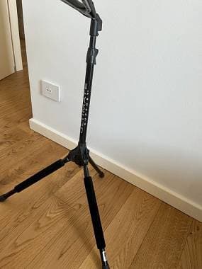 Ultimate Supporto basso Treppiede in metallo ripiegabile