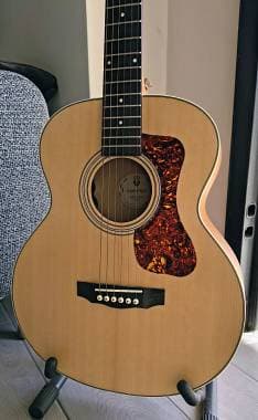 Guild Jumbo Junior maple mini con custodia