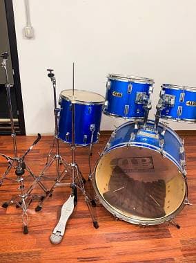 Batteria Acustica entry-level con aste.