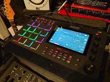 Akai MPC Live 2 II + decksaver