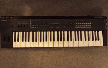 Yamaha MX61 con alimentatore e scatola