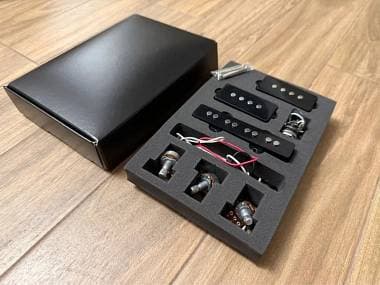 Squier by Fender PJ Pickup Set Black