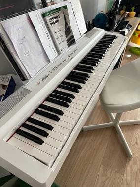 Yamaha P121 73 tasti digital piano