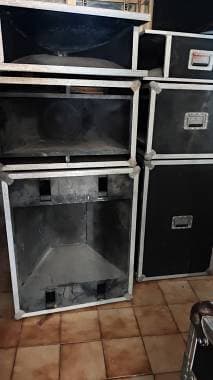 JBL Caricato a tromba