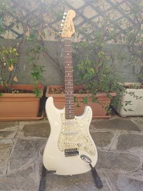 Squier by Fender Stratocaster SE special