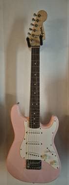 Squier by Fender Mini Stratocaster in Shell Pink