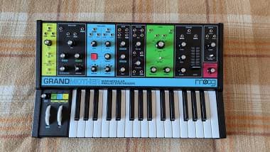Moog Grandmother + Soft Decksaver | Garanzia 1 anno