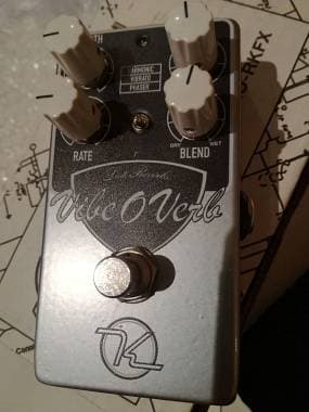 Keeley Vibe o verb reverb + modulazioni