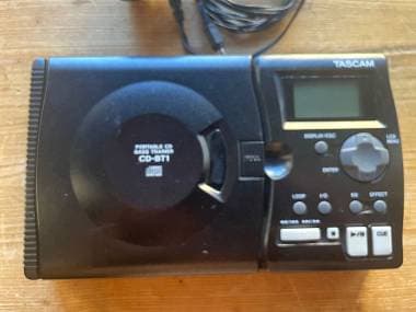 Tascam CD-BT1 bass trainer, lettore cd/multieffetto