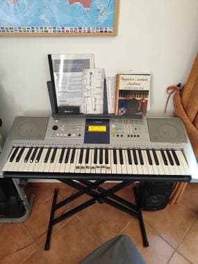 Yamaha PSR E 323