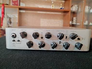 Darkglass Electronics Darkglass Microtubes 900 + Footswitch e scatola