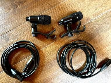 AKG D220