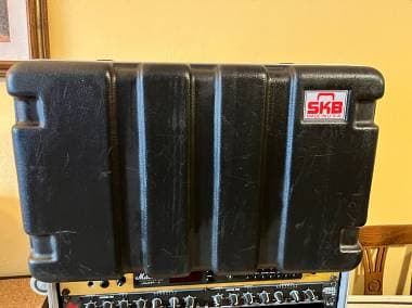 SKB flight case 6 U