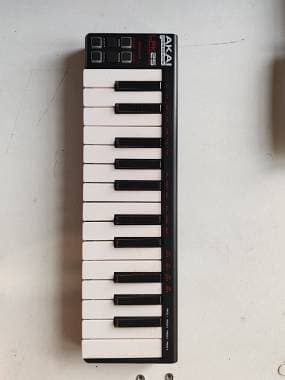 Akai LPK25