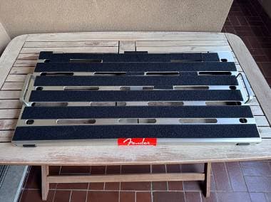 Fender Professional Pedal Board Large con custodia originale
