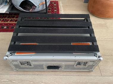 Pedaltrain Novo 24 con flight case