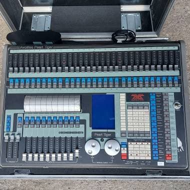 Avolites Pearl Tiger c/wing e flight case