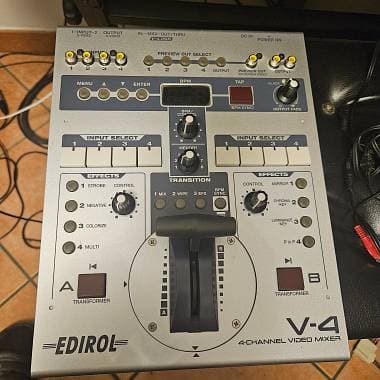 Roland V-4