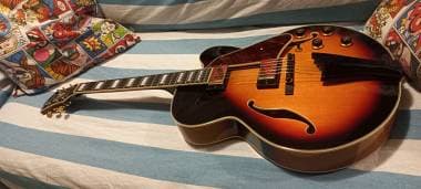 Chitarra semiacustica AF 95