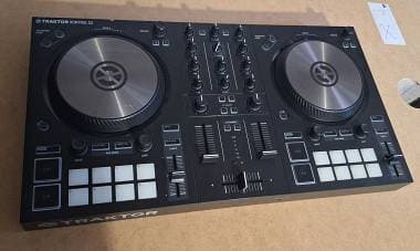 Vendo Controller Traktor Kontrol S2 MK3 con Licenza Traktor Pro 3