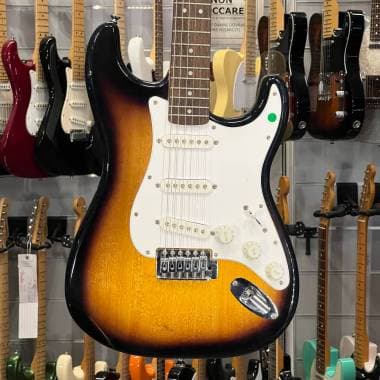 SQUIER - BULLET STRATOCASTER 2 TONE SUNBURST