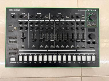 Roland TR-8