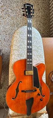 Eastman AR580CE Honey Burst