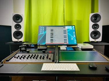 IK Multimedia Iloud precision mtm