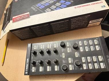 Native Instruments X1