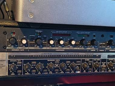 Behringer composer mdx 2600 compressore limiter