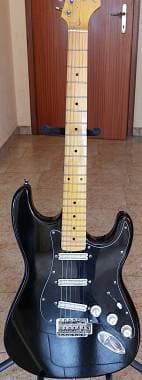 STRATOCASTER (LEGGI)
