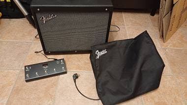 Amplificatore Fender GTX100 con footswitch Fender GTX-7
